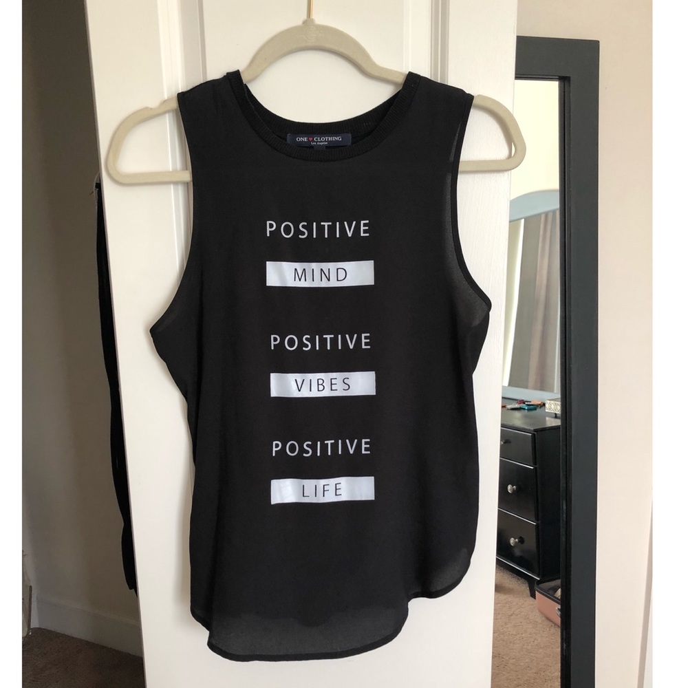 Super Cute Graphic Top!